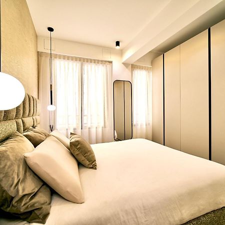Picasso Golden House Next To Duomo Apartment Милано Екстериор снимка